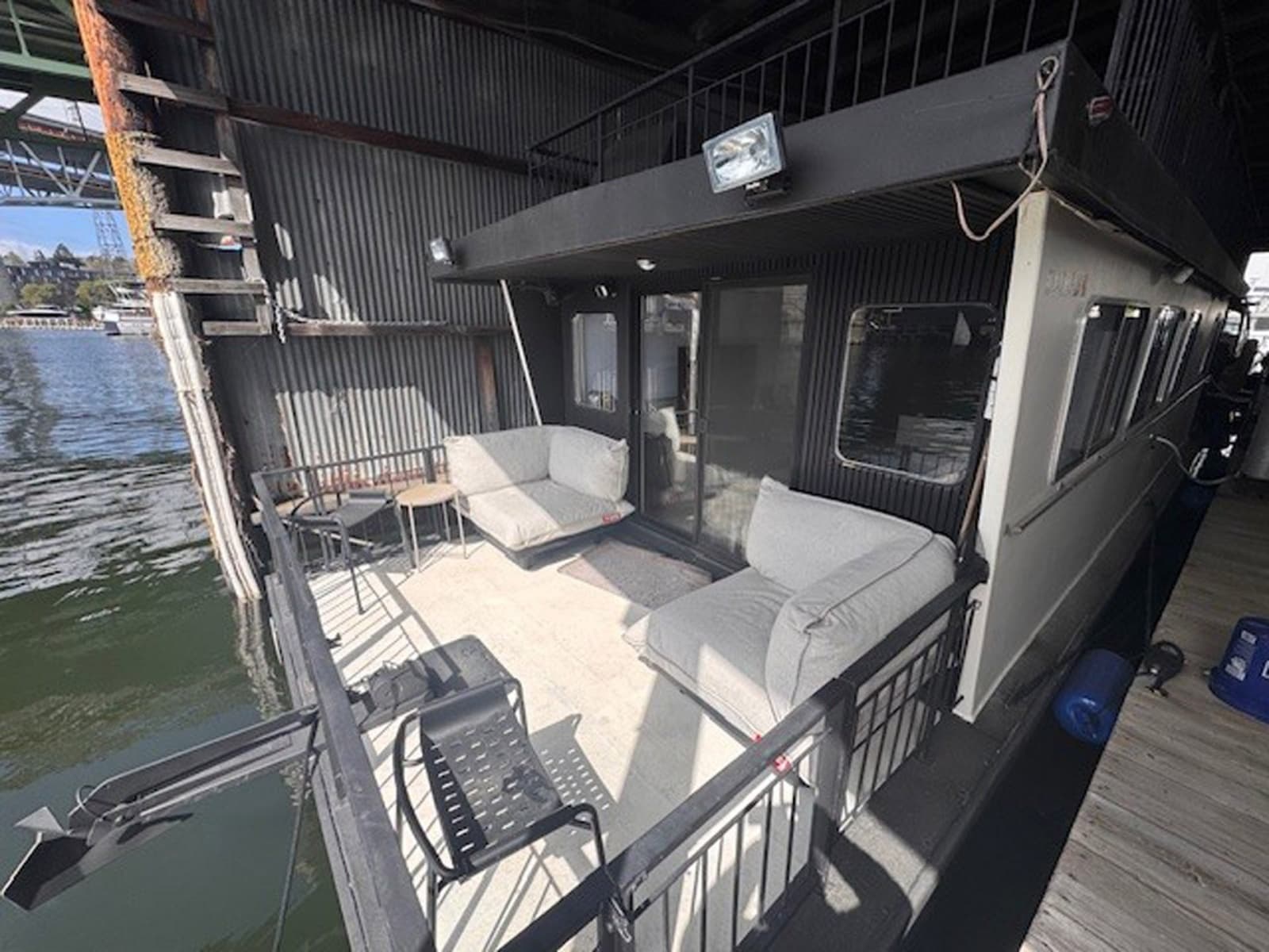 1985 Three Buoys Houseboat