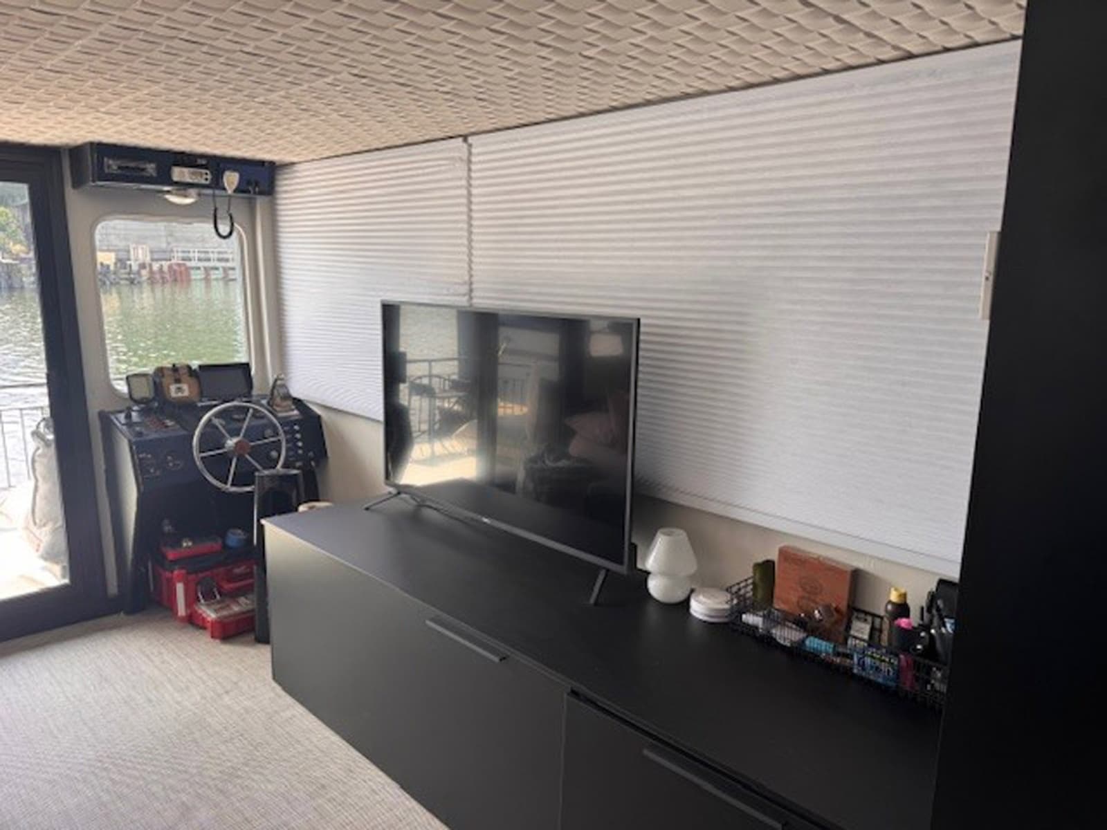 1985 Three Buoys Houseboat