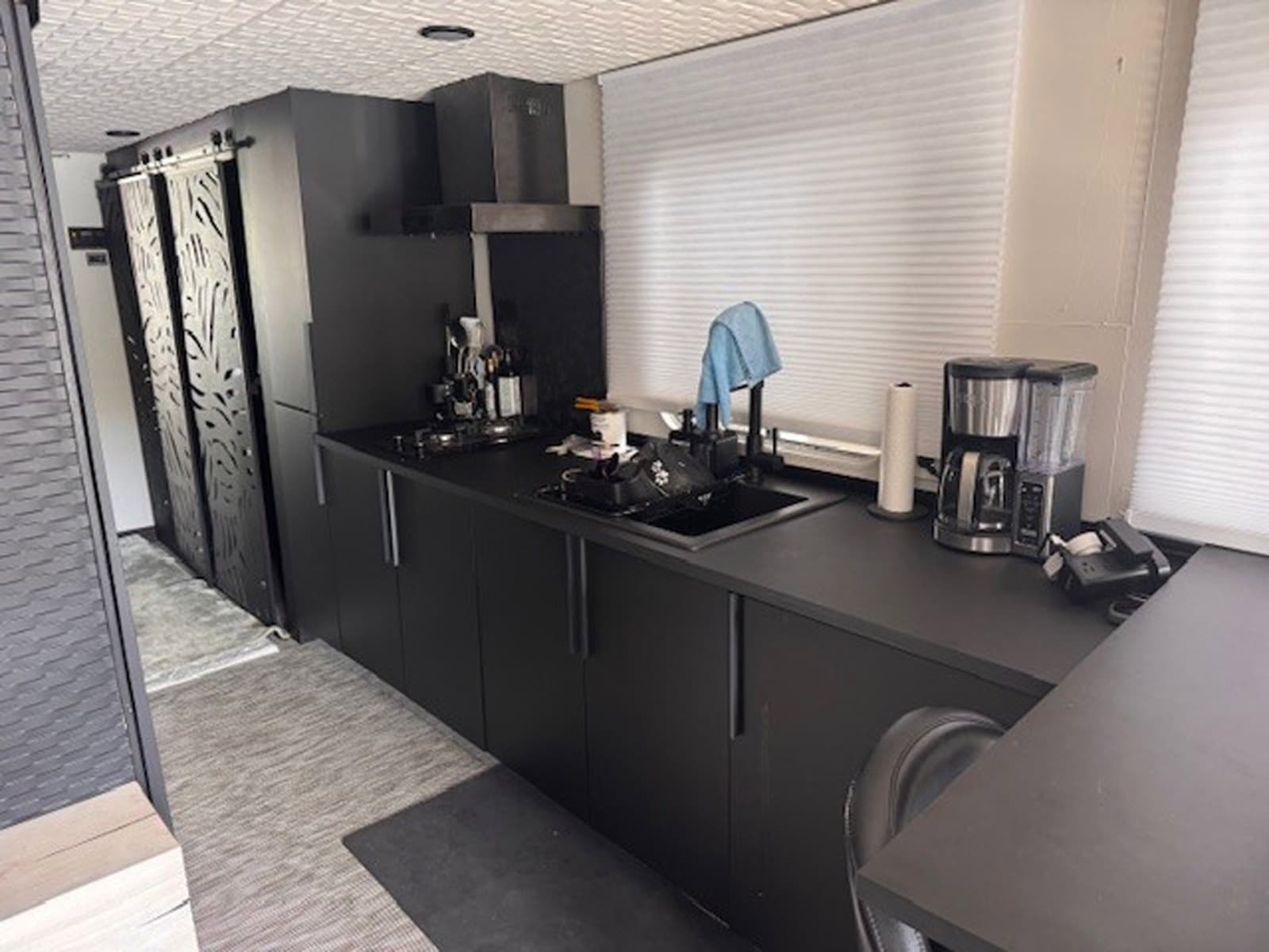 1985 Three Buoys Houseboat