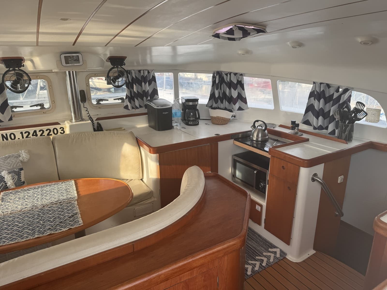 2004 Lagoon 410 S2 - Photo 4