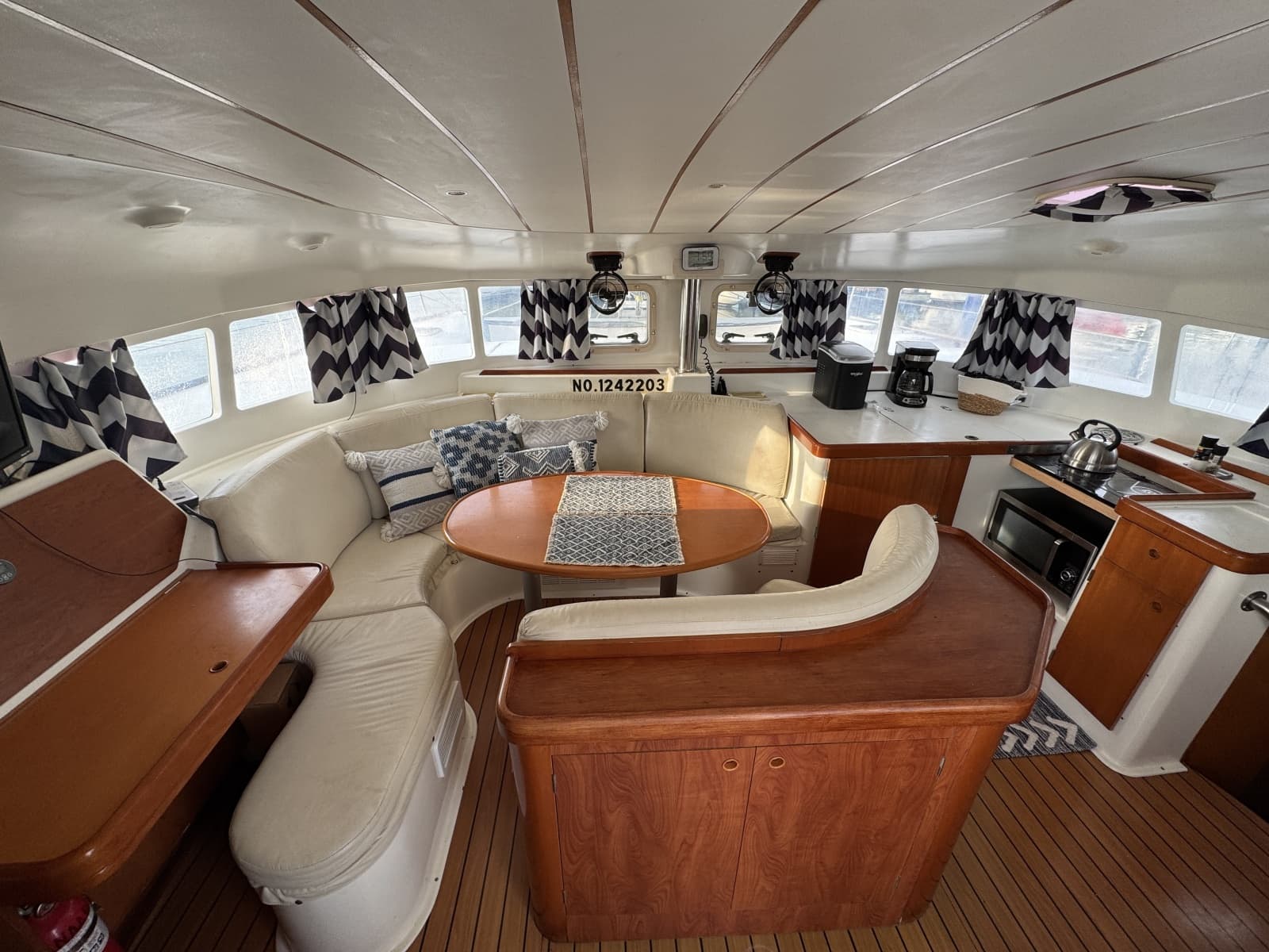 2004 Lagoon 410 S2 - Photo 3