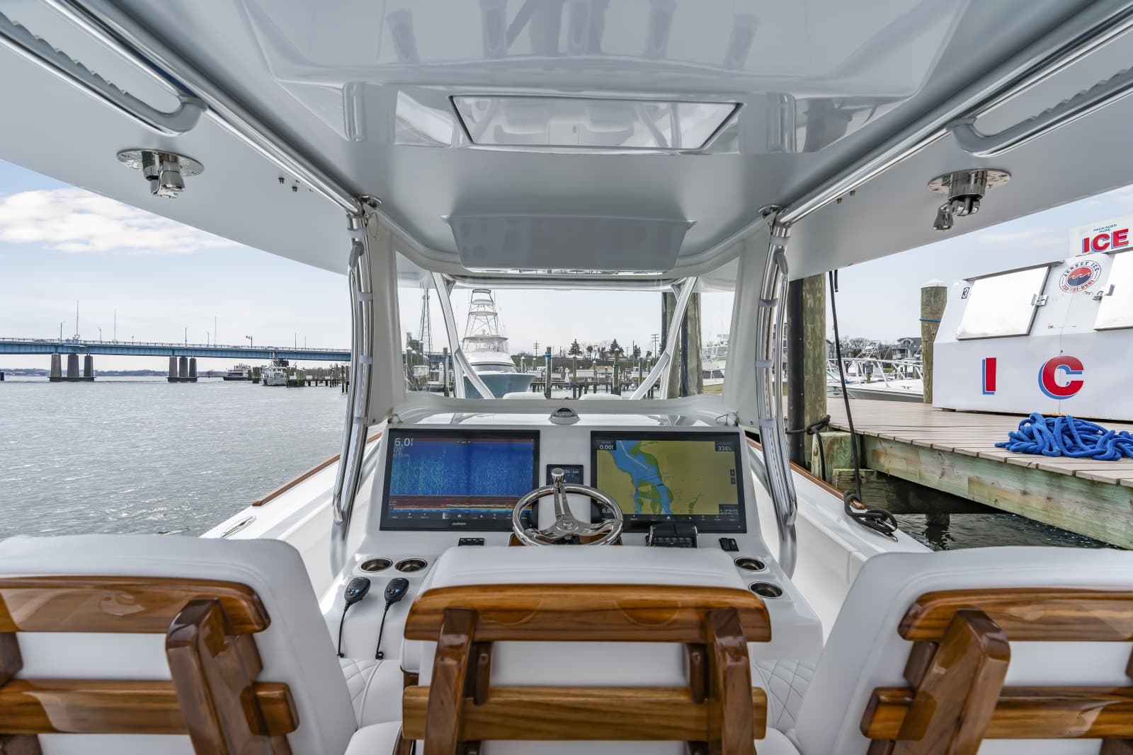 2026 Front Runner 39 Center Console - Photo 38