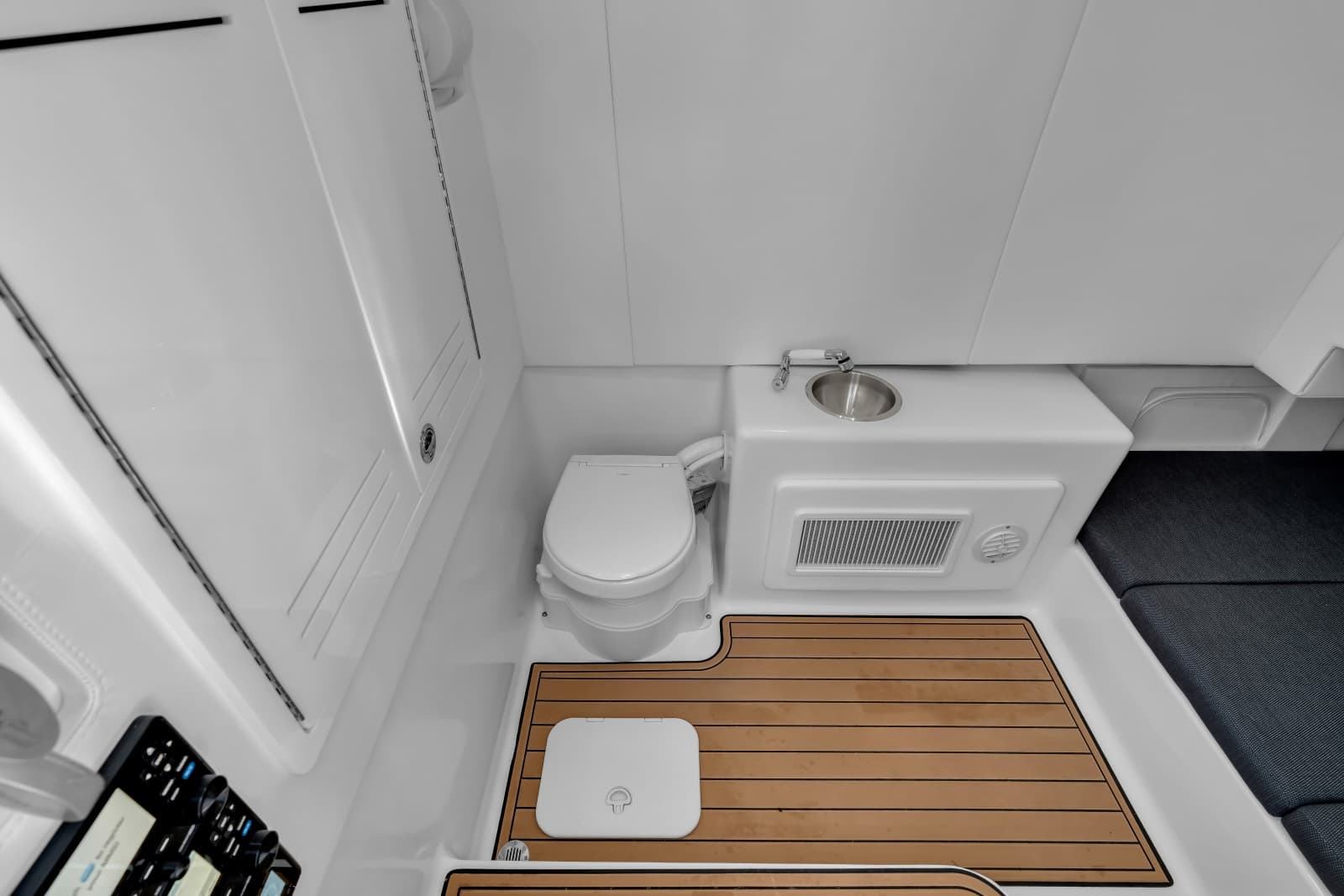 2026 Front Runner 39 Center Console - Photo 67