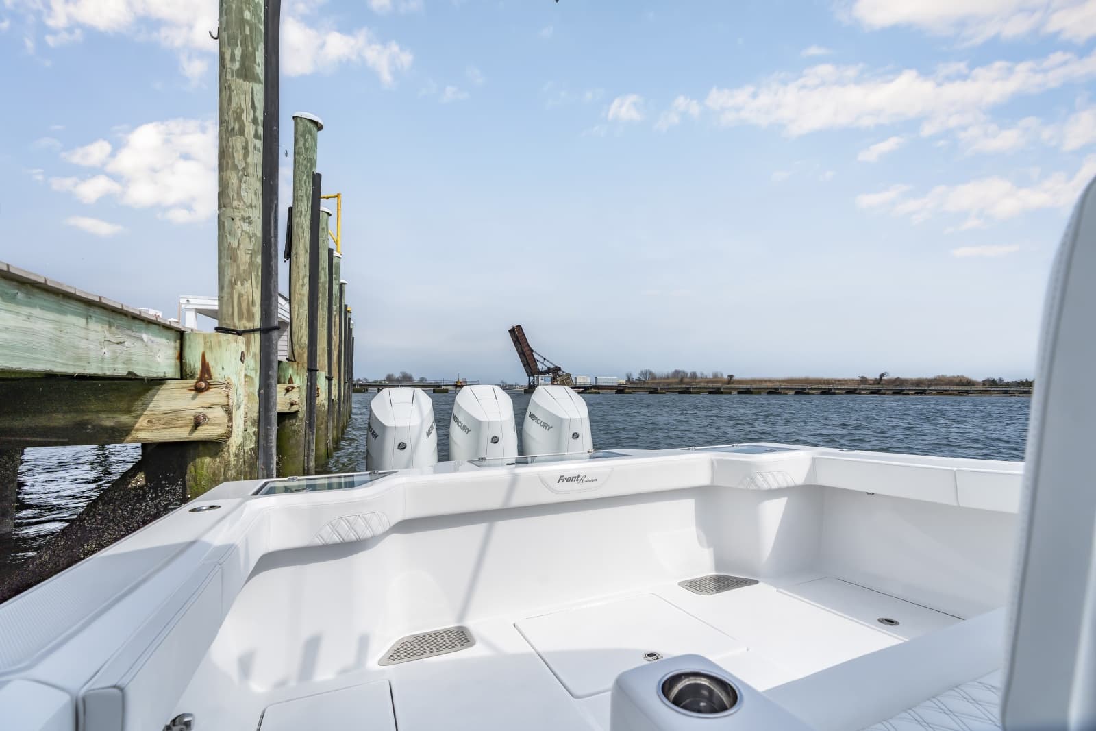 2026 Front Runner 39 Center Console - Photo 33