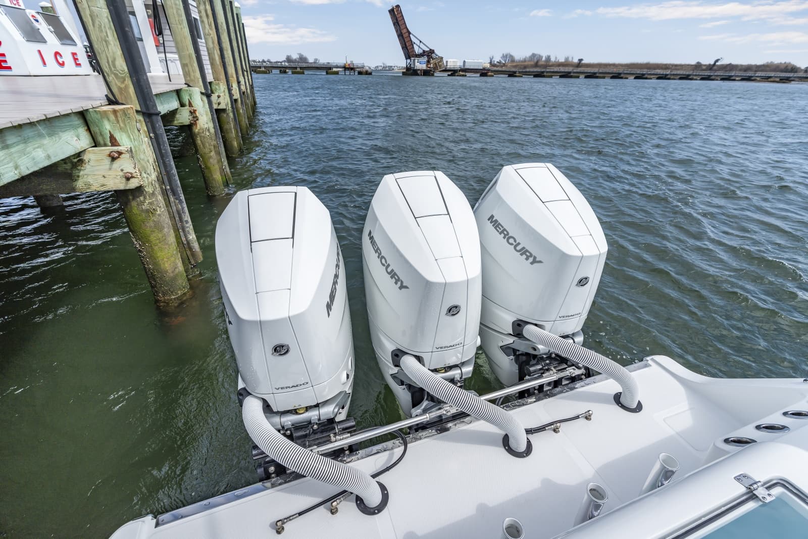 2026 Front Runner 39 Center Console - Photo 23