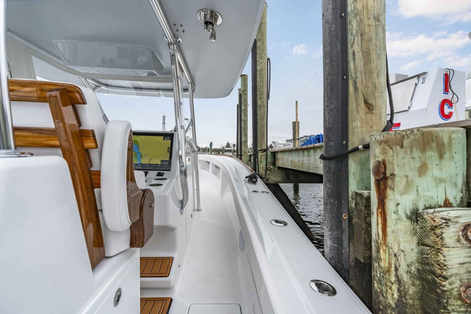 2026 Front Runner 39 Center Console - Photo 52