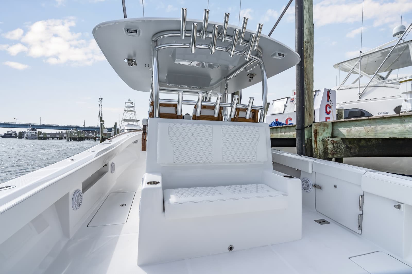 2026 Front Runner 39 Center Console - Photo 31