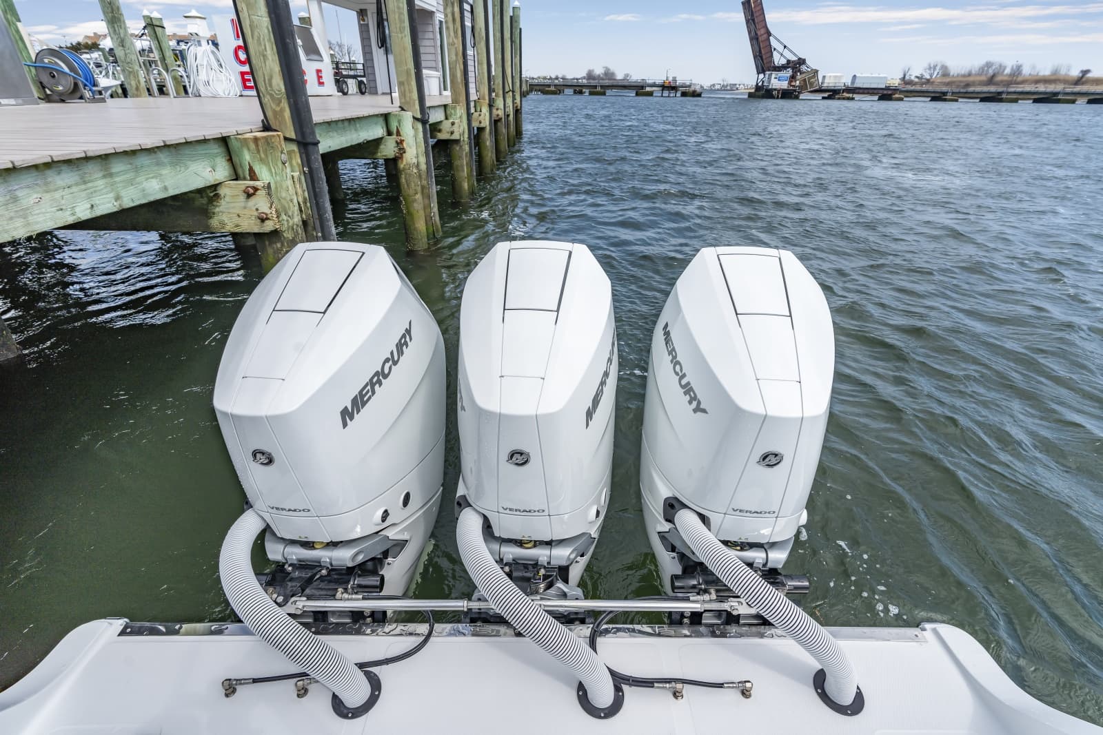 2026 Front Runner 39 Center Console - Photo 24
