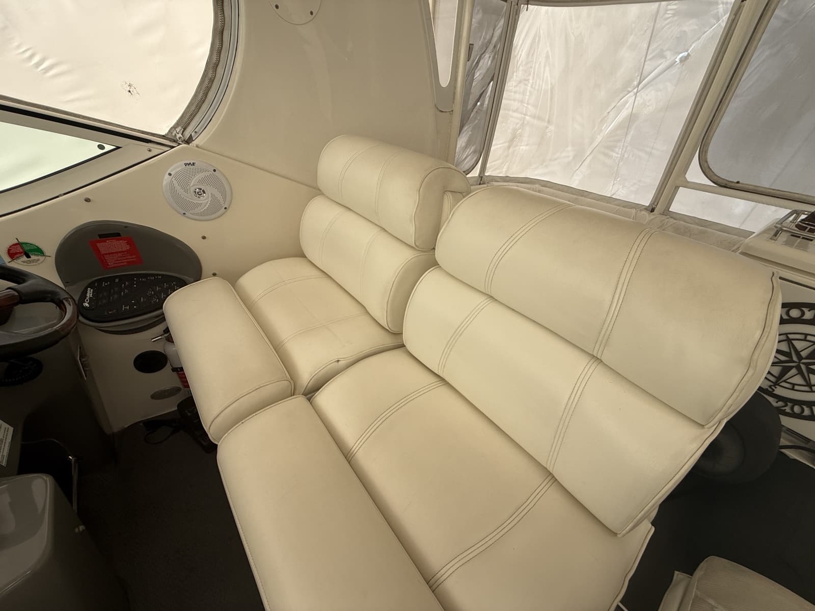 2005 Cruisers Yachts 405 Motor Yacht