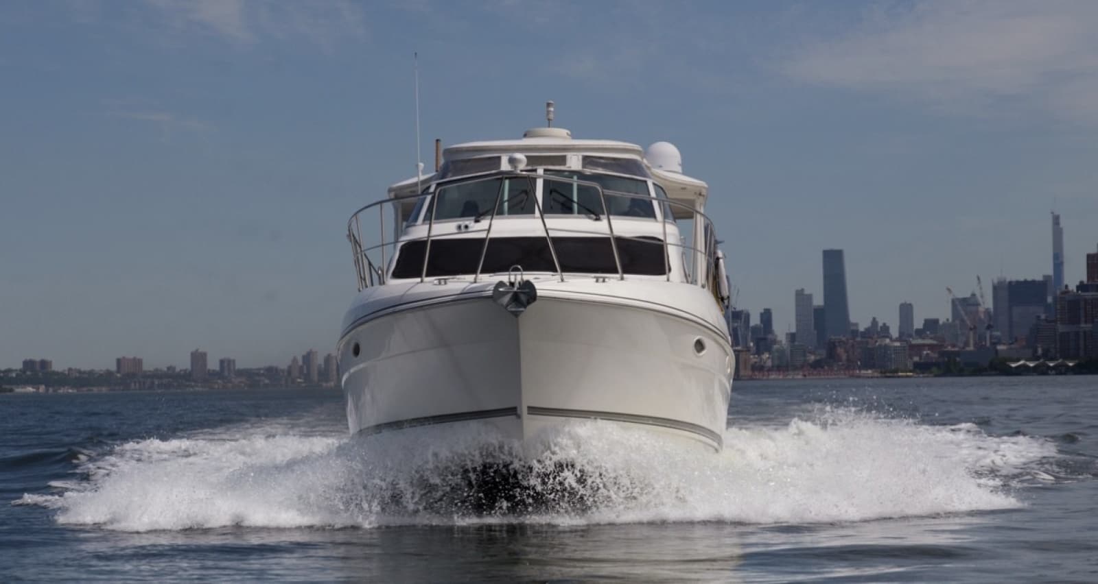 2005 Cruisers Yachts 405 Motor Yacht