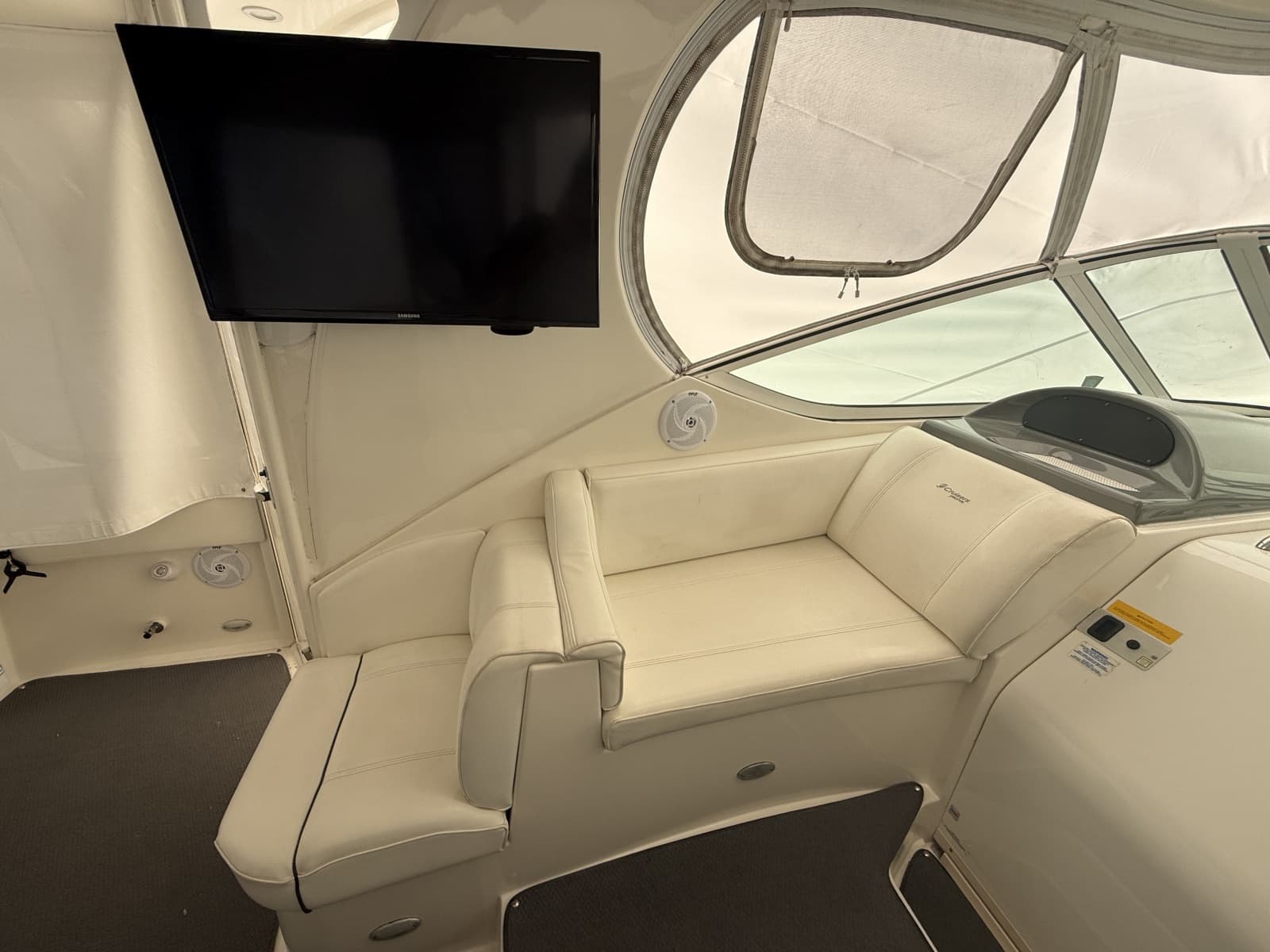 2005 Cruisers Yachts 405 Motor Yacht