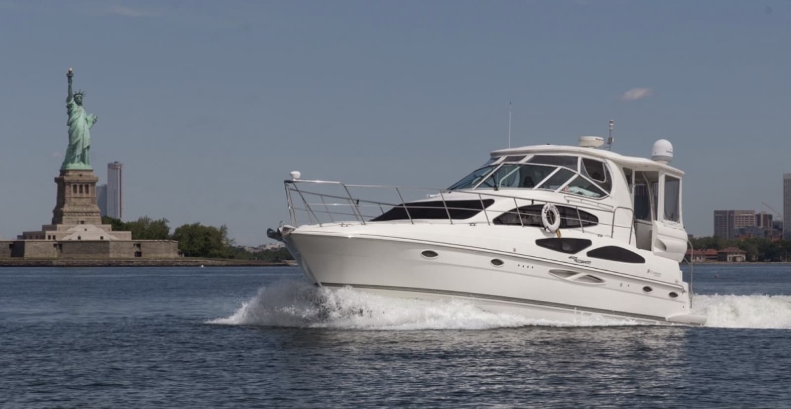 2005 Cruisers Yachts 405 Motor Yacht