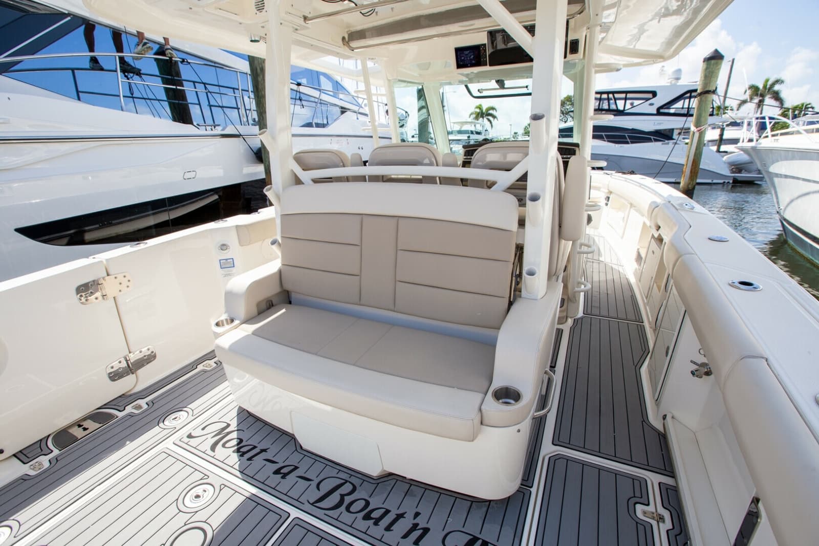 2019 Boston Whaler 380 Outrage