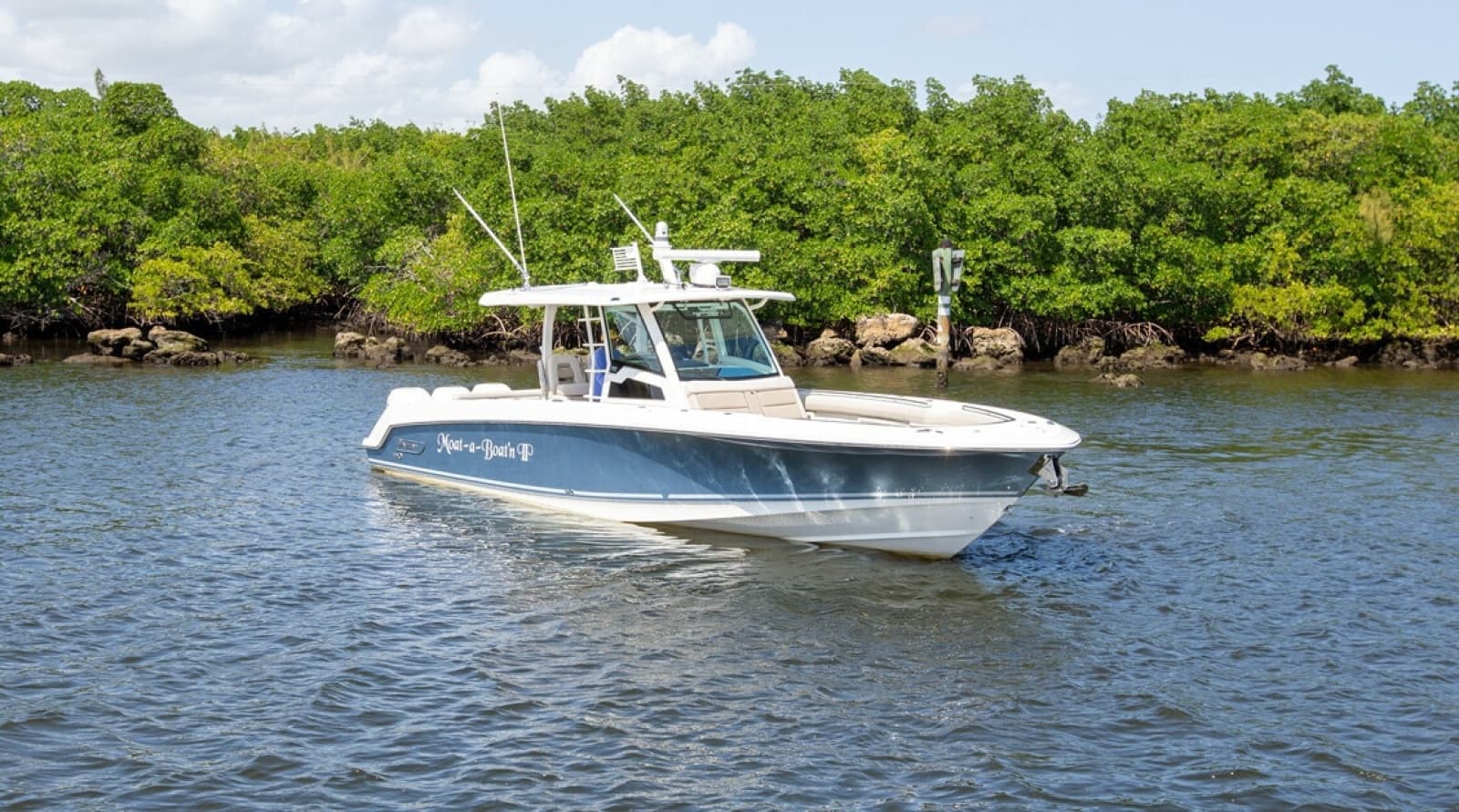 2019 Boston Whaler 380 Outrage