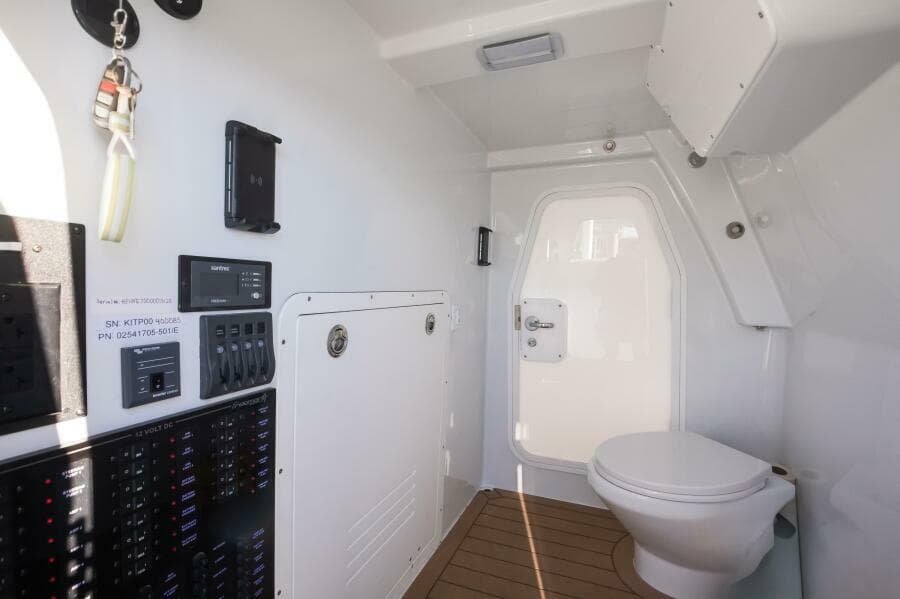 2025 Freeman 43 Center Console - Photo 17