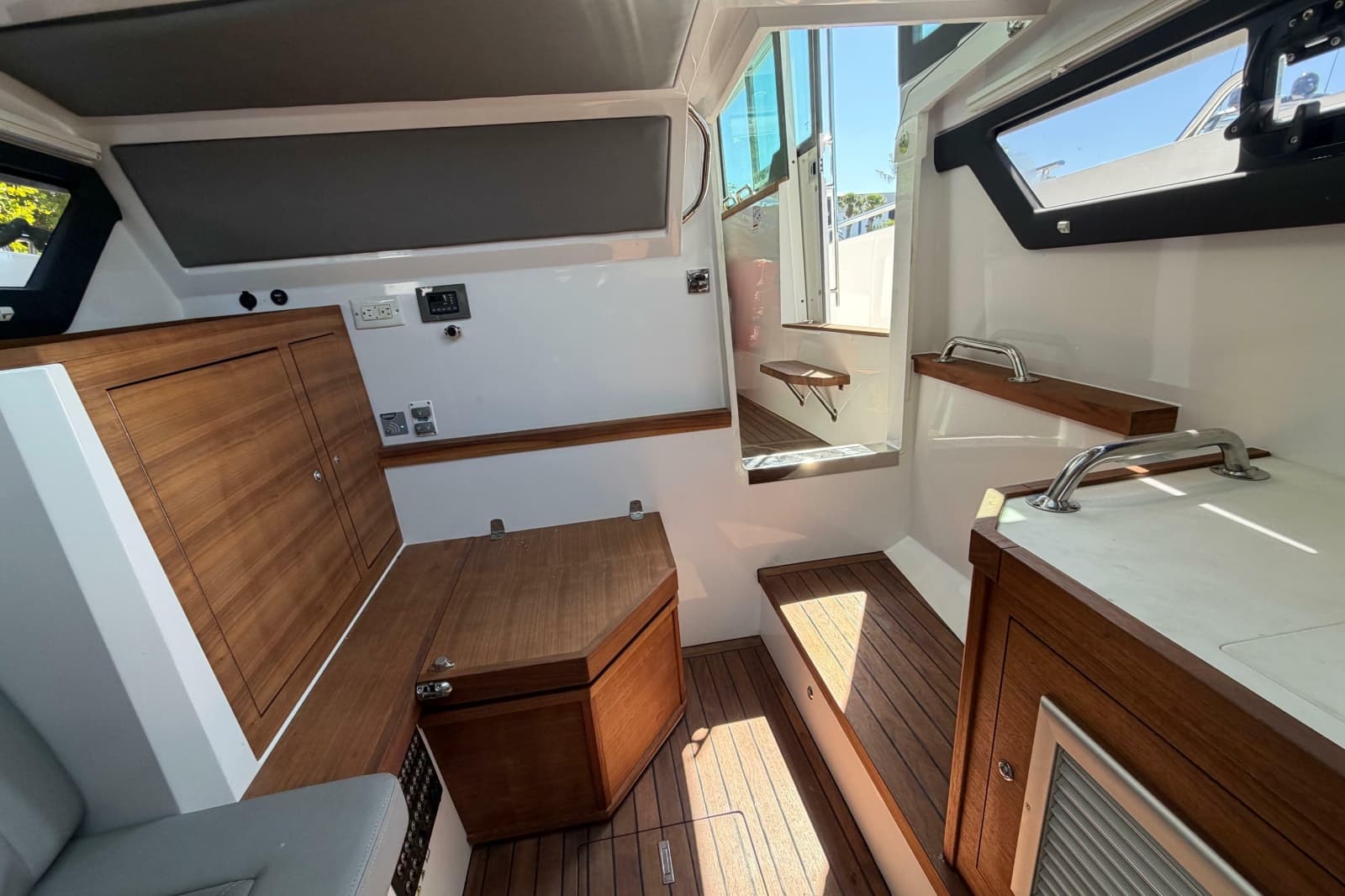 2018 Axopar 37 Cabin