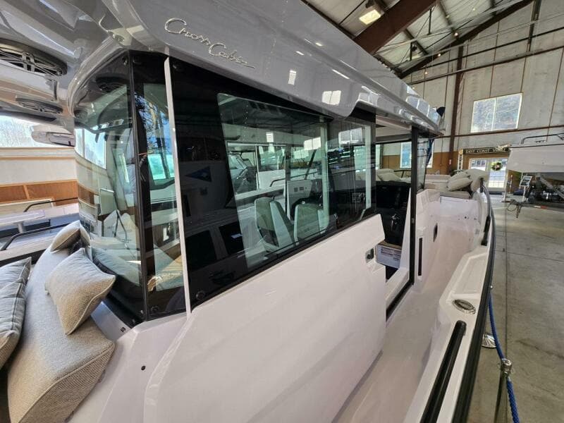 2026 Axopar Cross Cabin - Photo 13