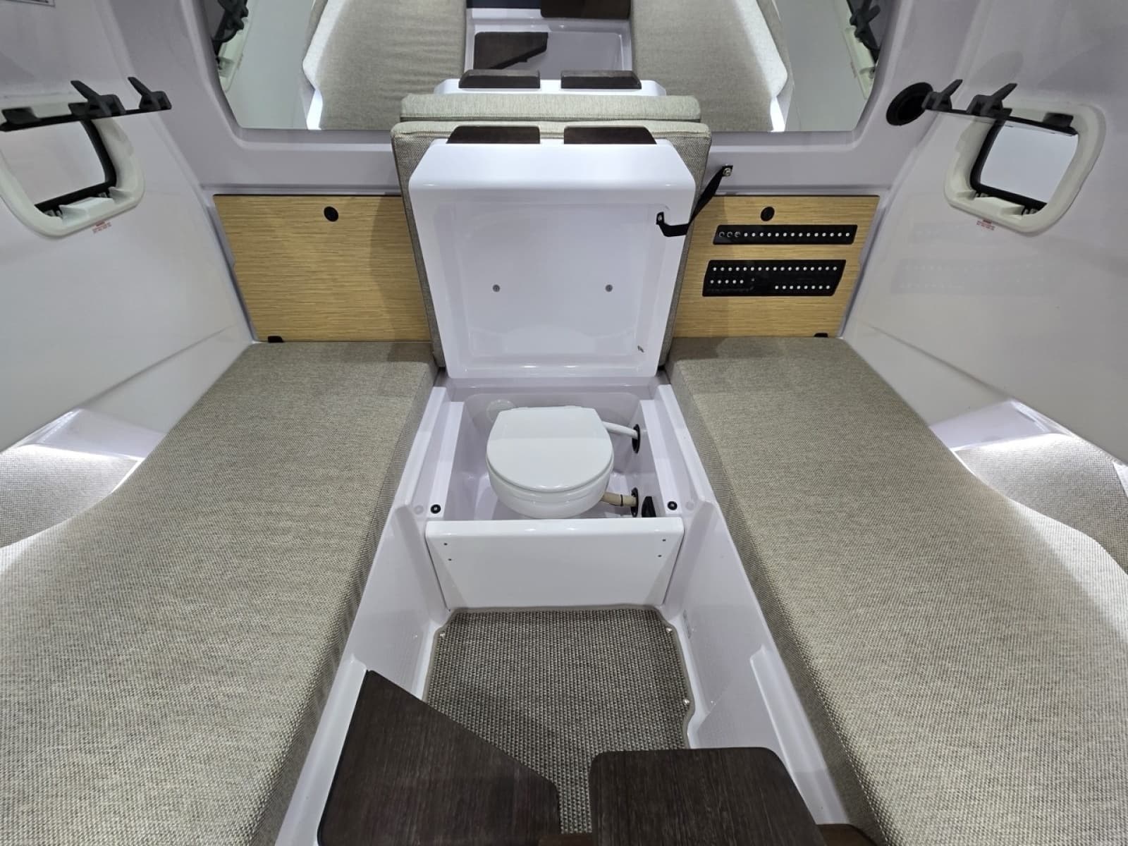 2026 Axopar Cross Cabin