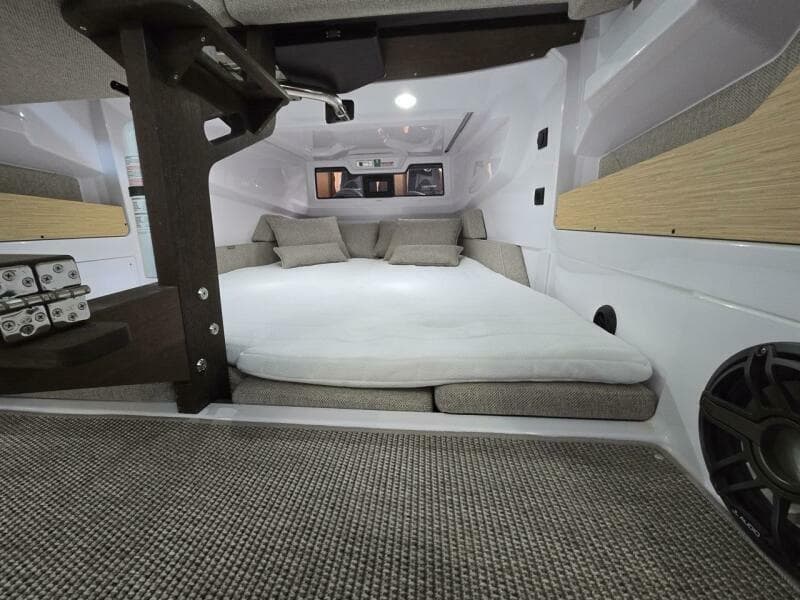2026 Axopar Cross Cabin - Photo 67