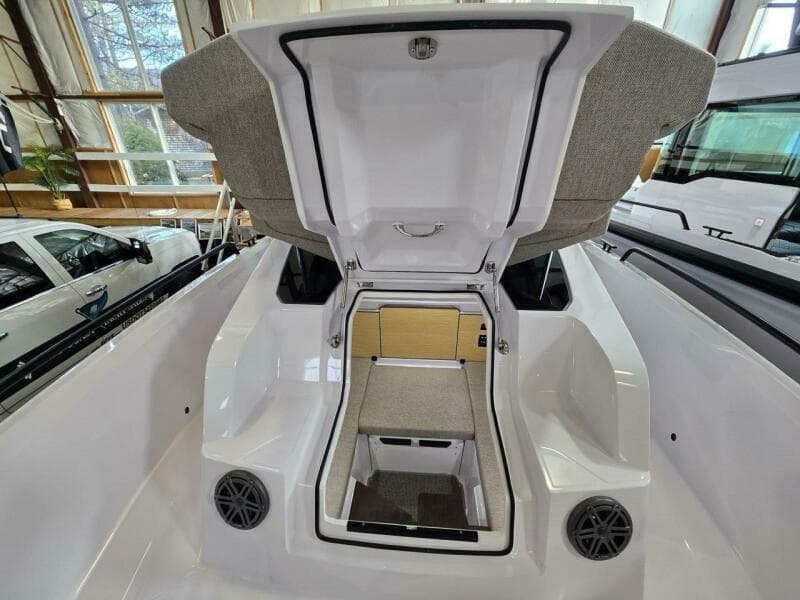 2026 Axopar Cross Cabin - Photo 39