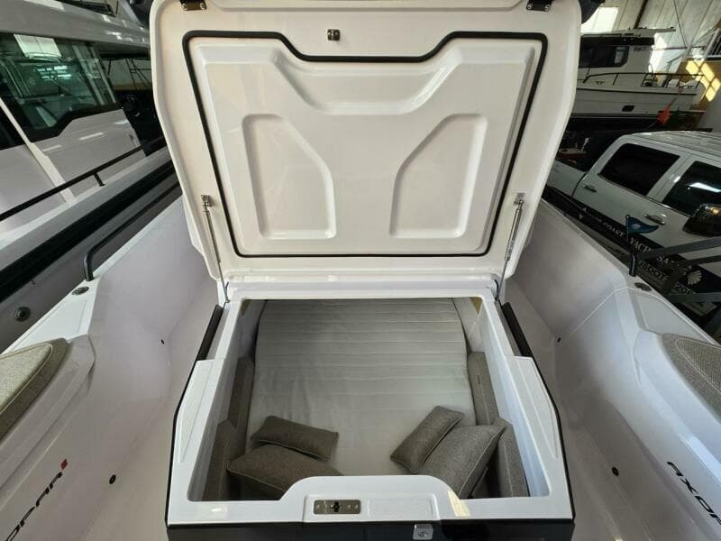 2026 Axopar Cross Cabin - Photo 73