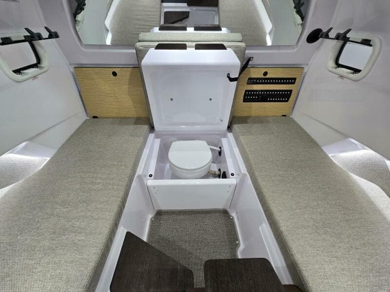 2026 Axopar Cross Cabin - Photo 45