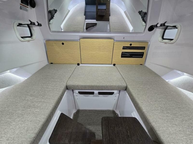 2026 Axopar Cross Cabin - Photo 43