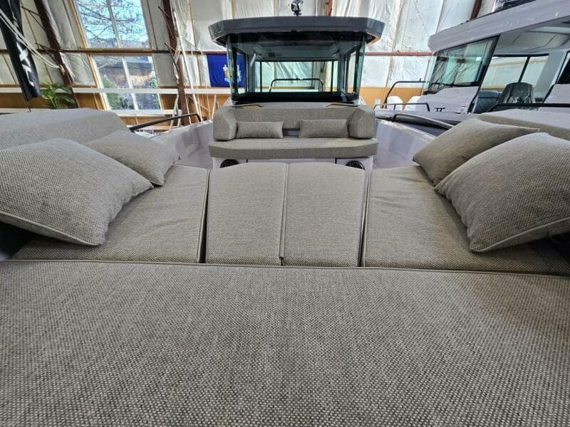2026 Axopar Cross Cabin - Photo 35