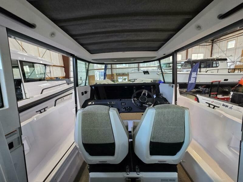 2026 Axopar Cross Cabin - Photo 17