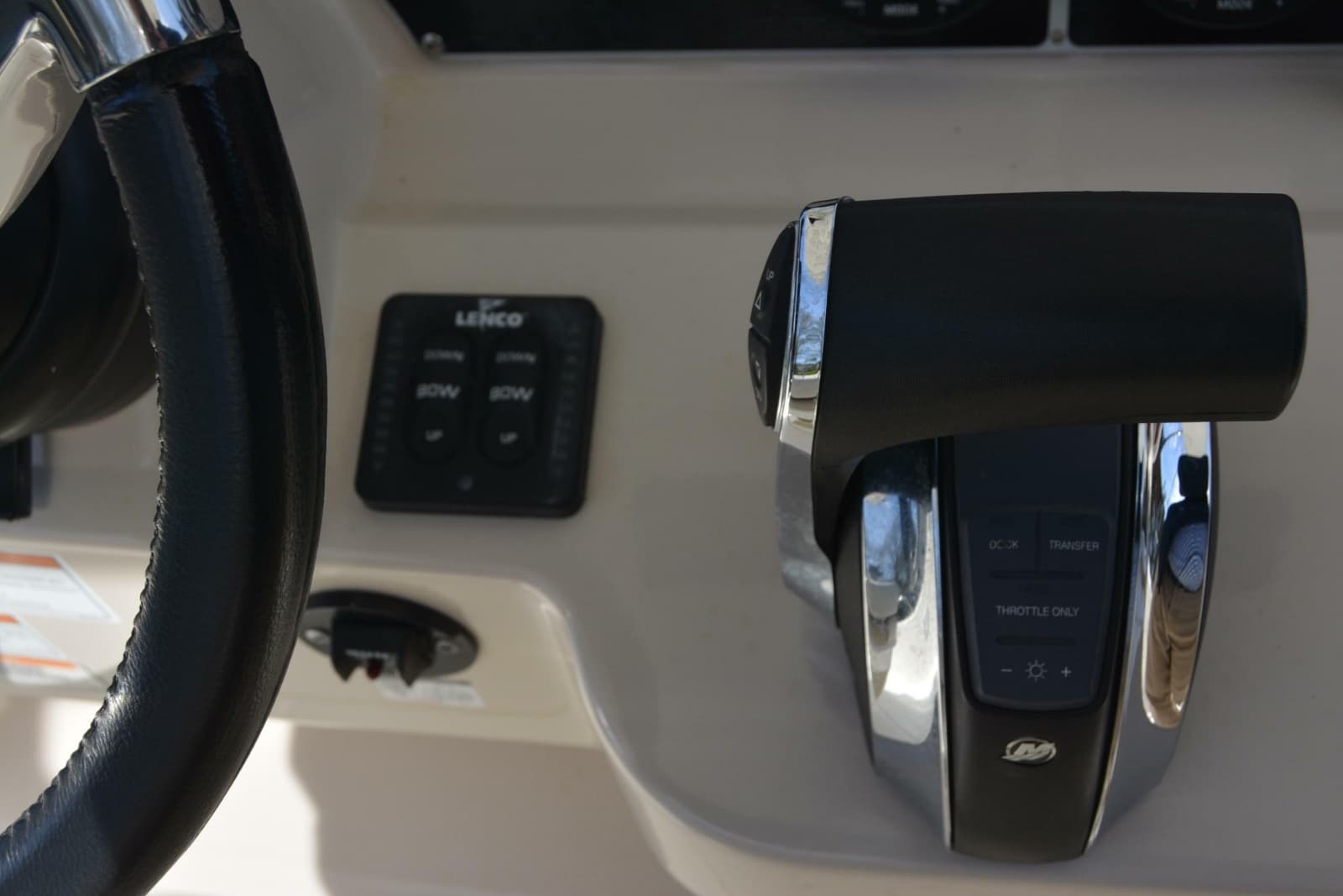 2021 Boston Whaler 270 Dauntless