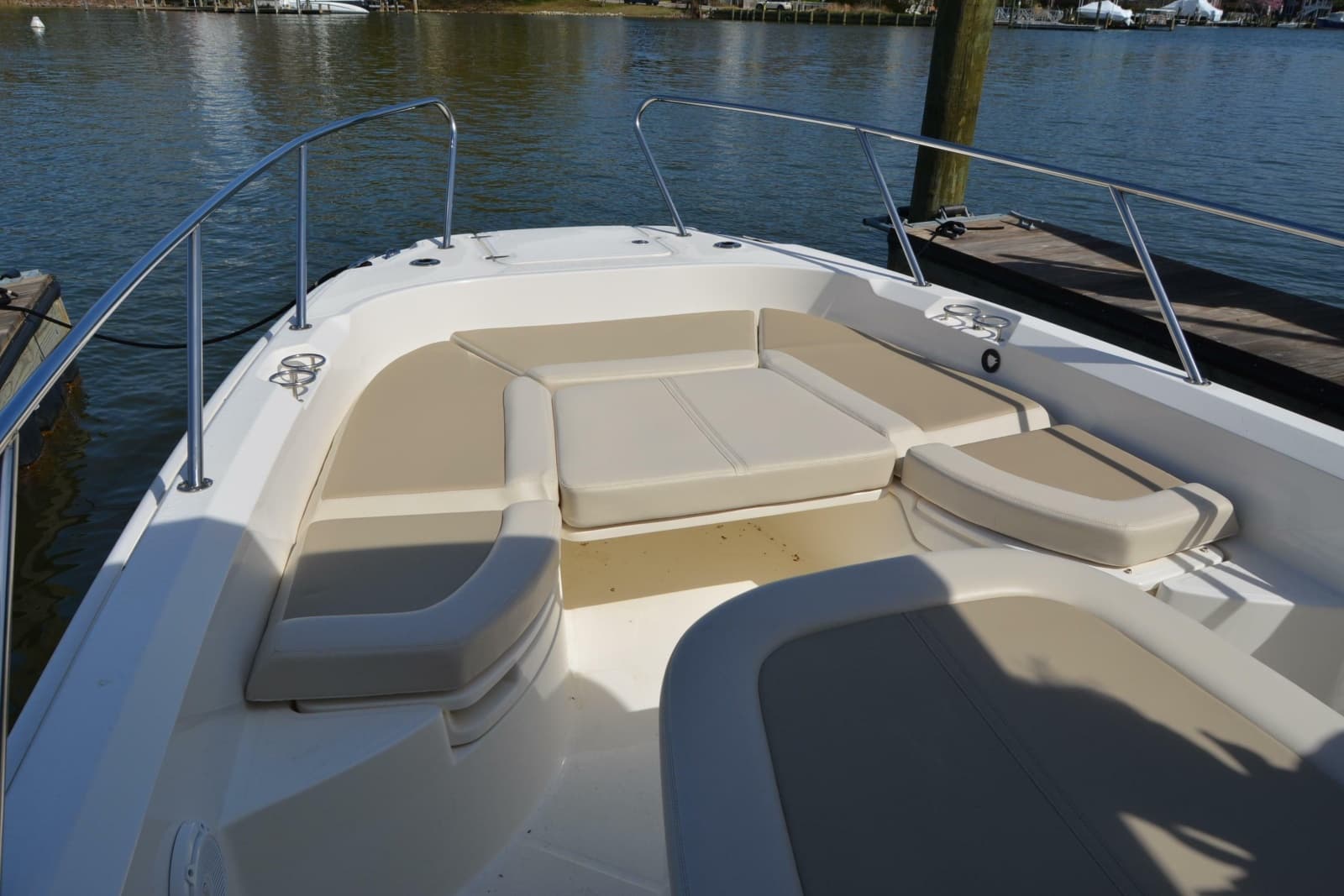 2021 Boston Whaler 270 Dauntless