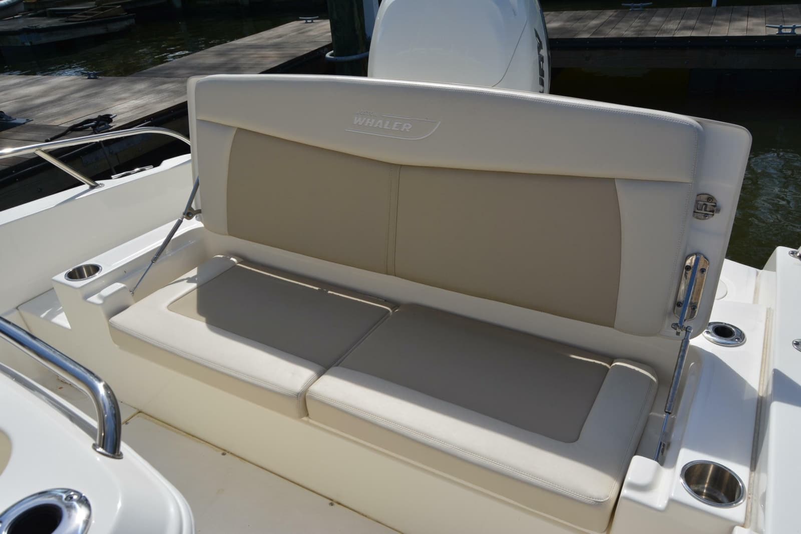 2021 Boston Whaler 270 Dauntless