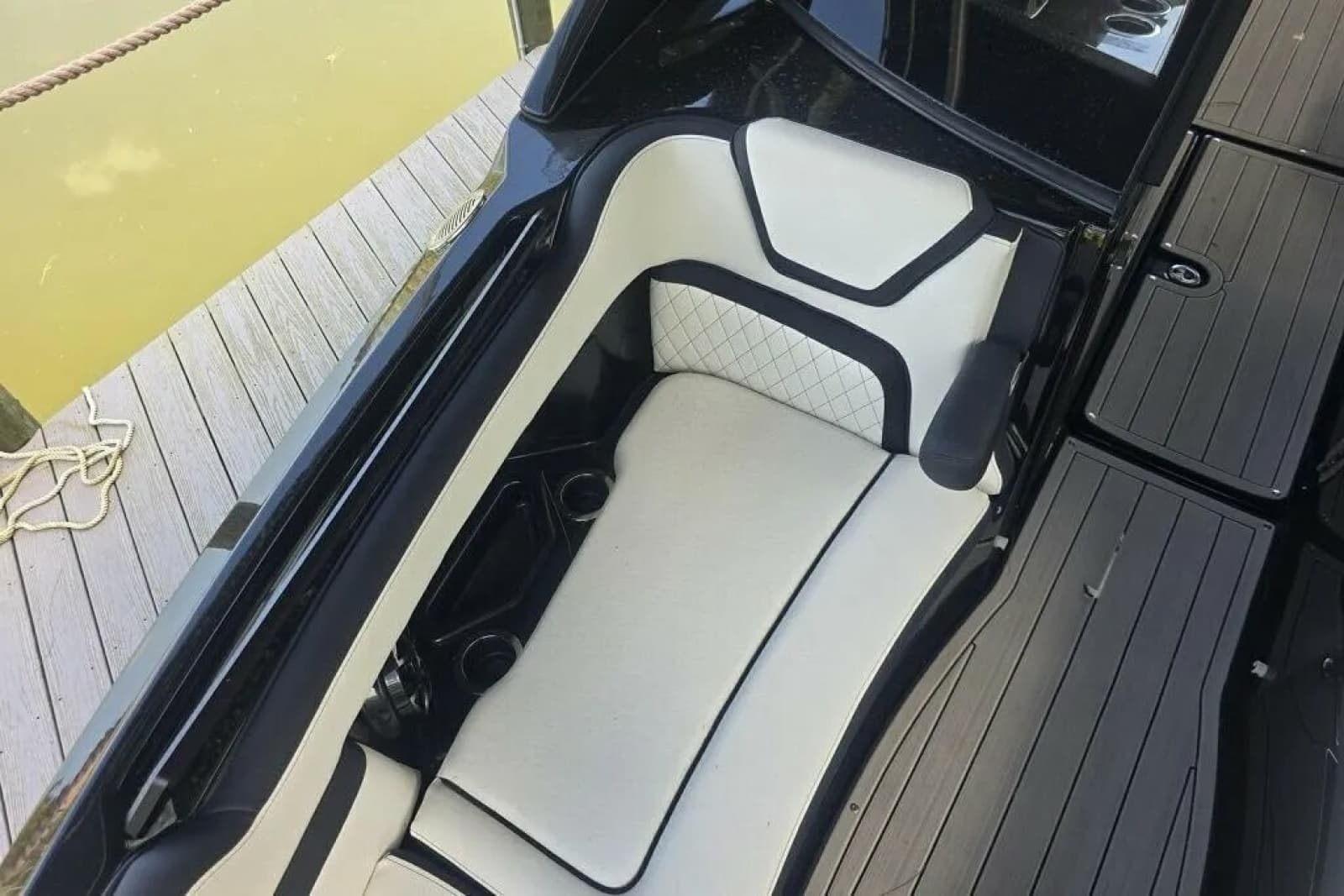 2025 Yamaha Boats 275SD - Photo 17