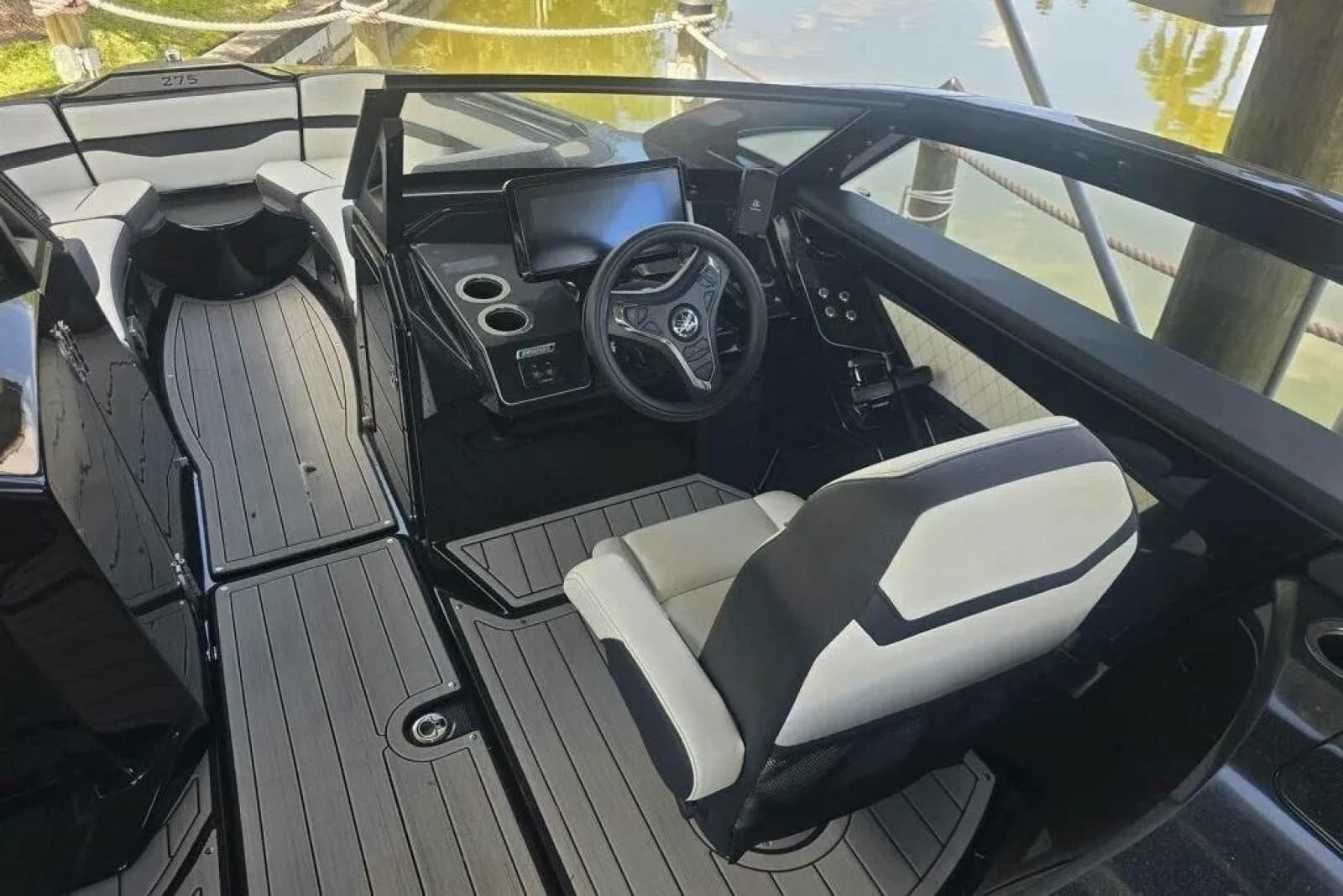 2025 Yamaha Boats 275SD - Photo 11