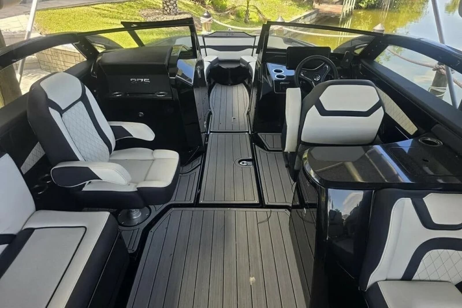 2025 Yamaha Boats 275SD - Photo 10