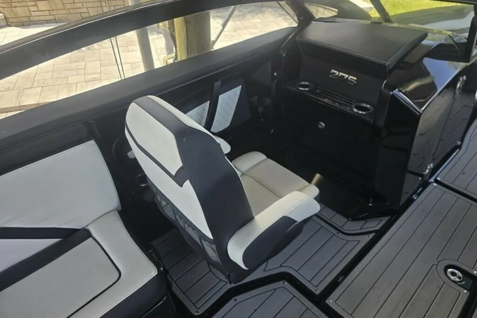 2025 Yamaha Boats 275SD - Photo 9