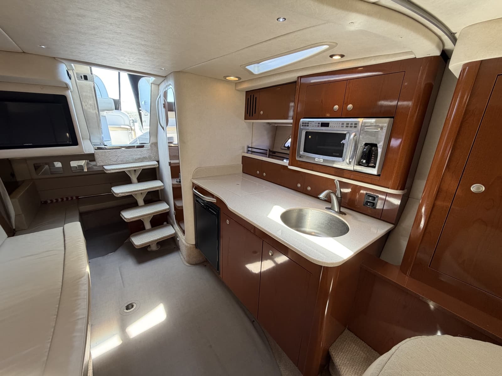 2008 Sea Ray 330 Sundancer - Photo 16