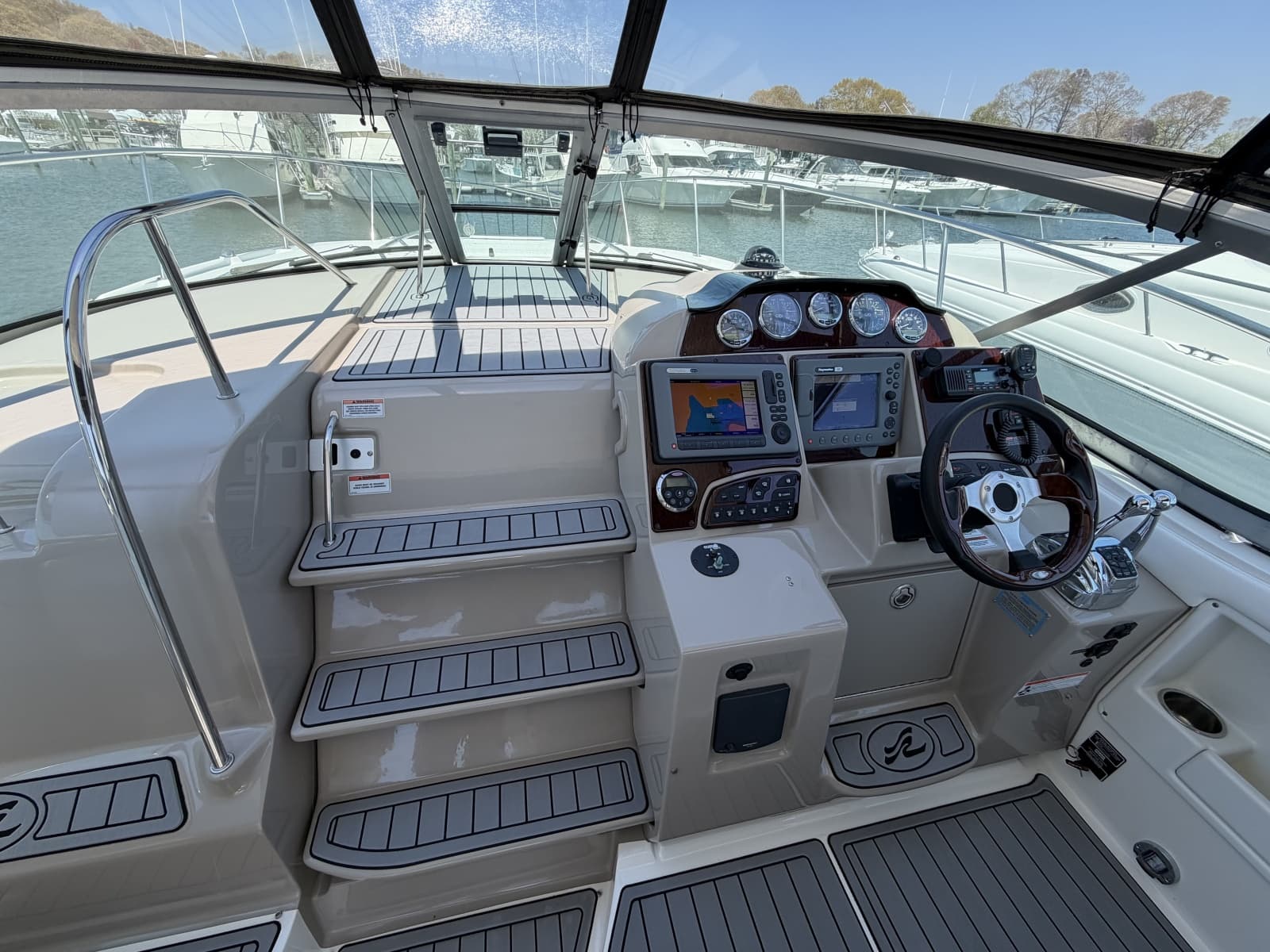2008 Sea Ray 330 Sundancer - Photo 8