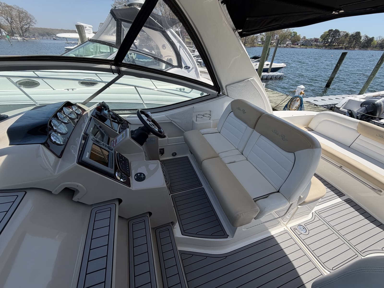 2008 Sea Ray 330 Sundancer - Photo 9