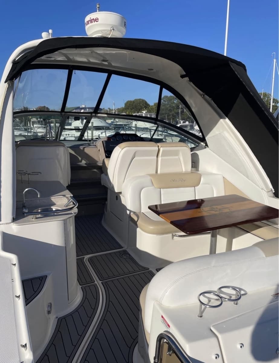 2008 Sea Ray 330 Sundancer