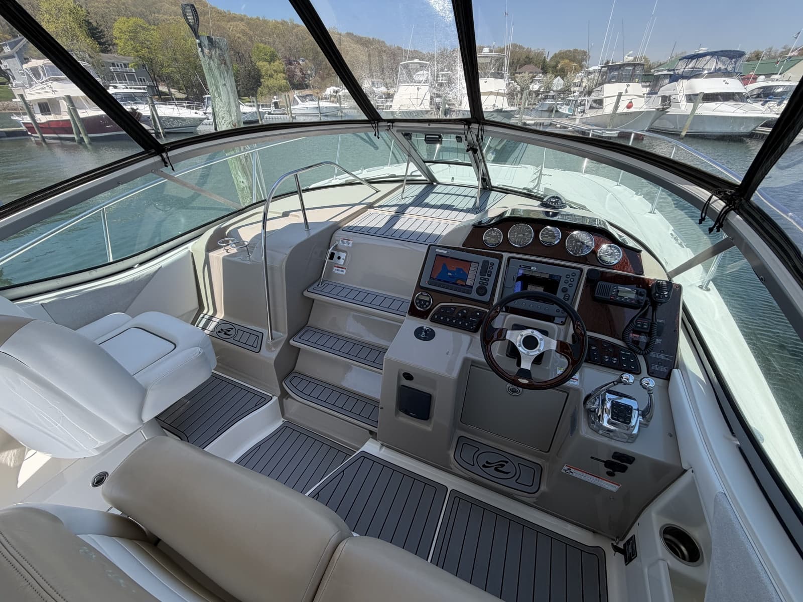 2008 Sea Ray 330 Sundancer - Photo 7