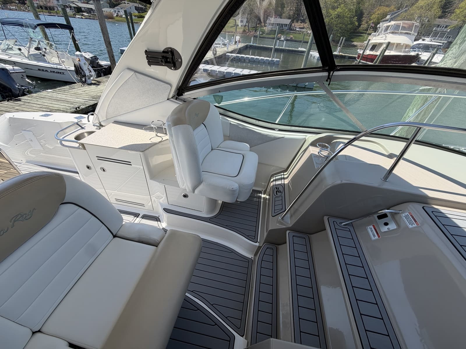 2008 Sea Ray 330 Sundancer - Photo 10