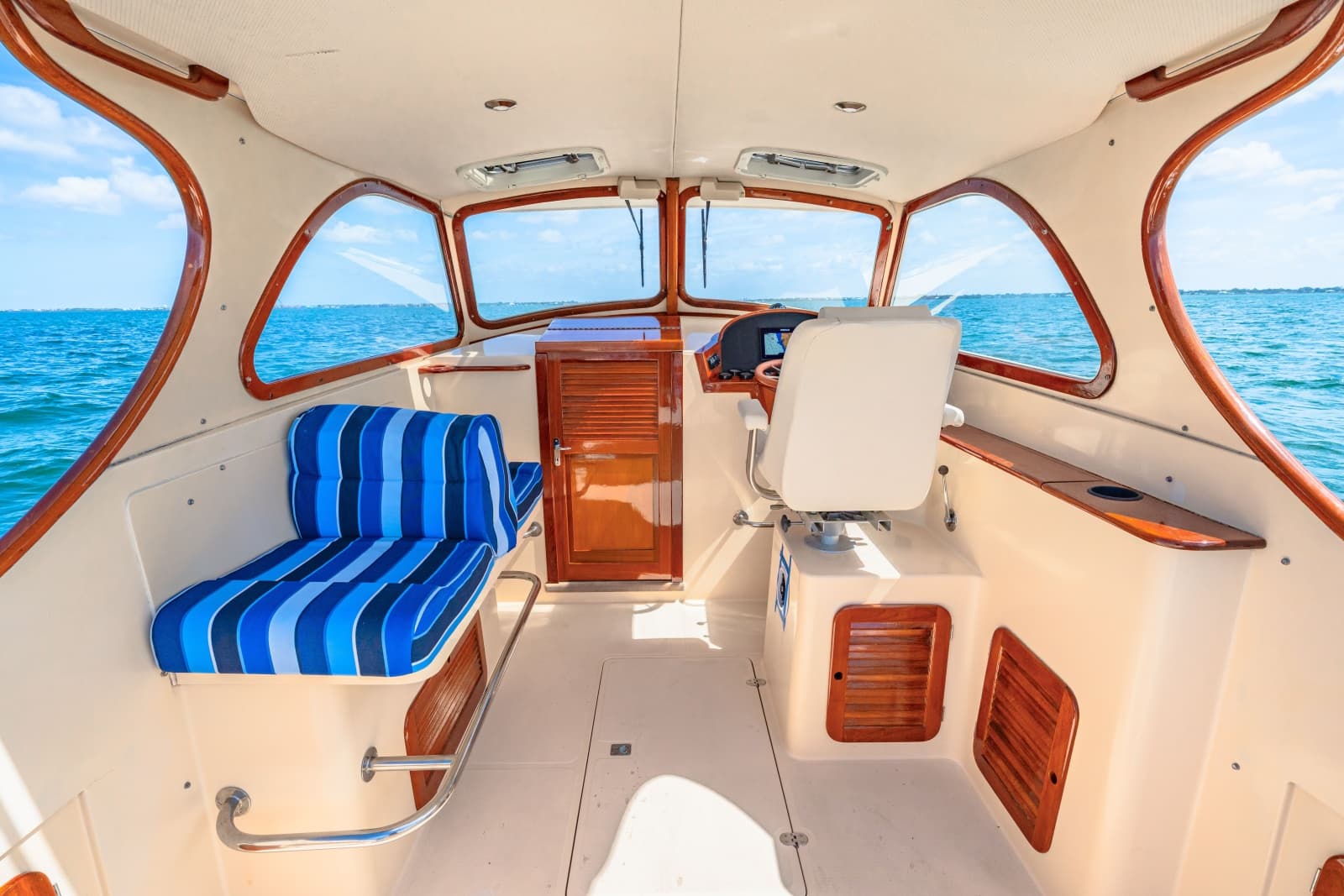 1998 36 Hinckley Picnic Boat Cockpit