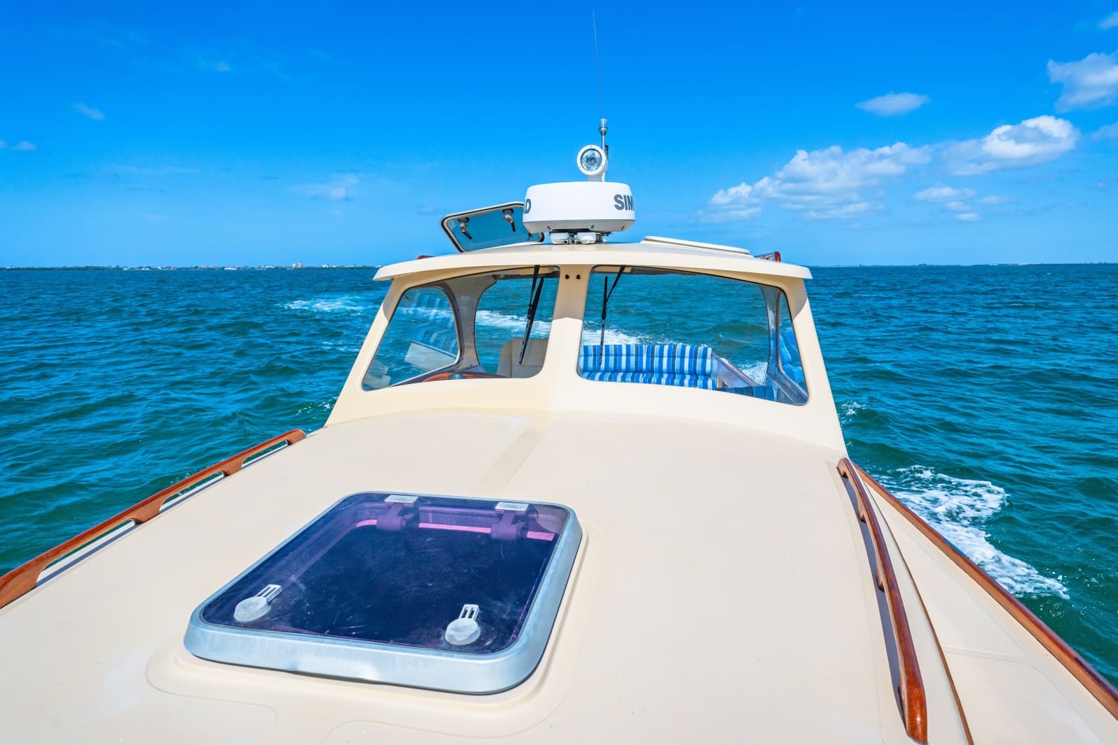 1998 36 Hinckley Picnic Boat Bow