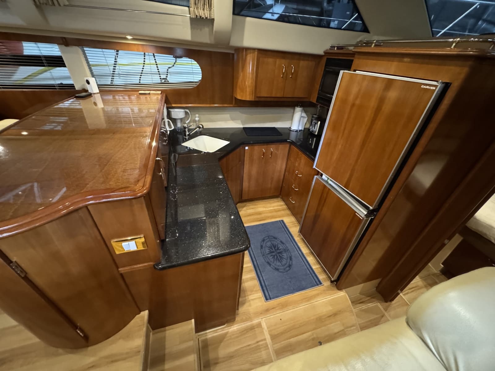 2004 Carver 466 Motor Yacht