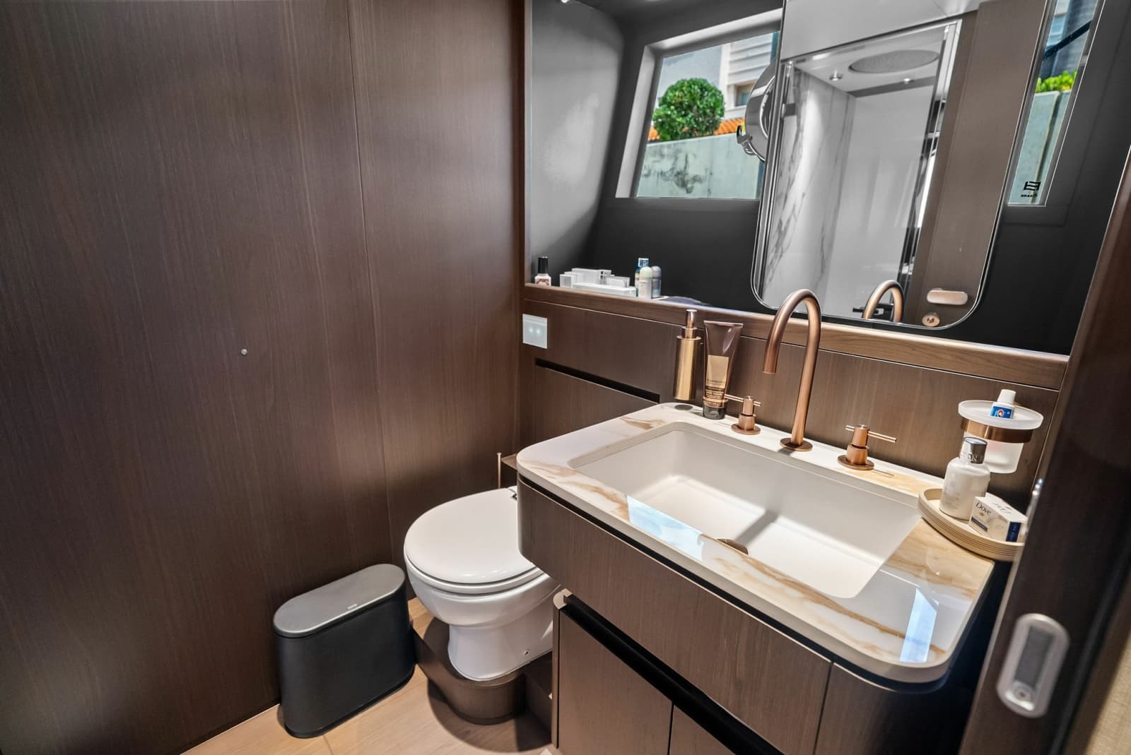 2023 Ferretti Yachts 860