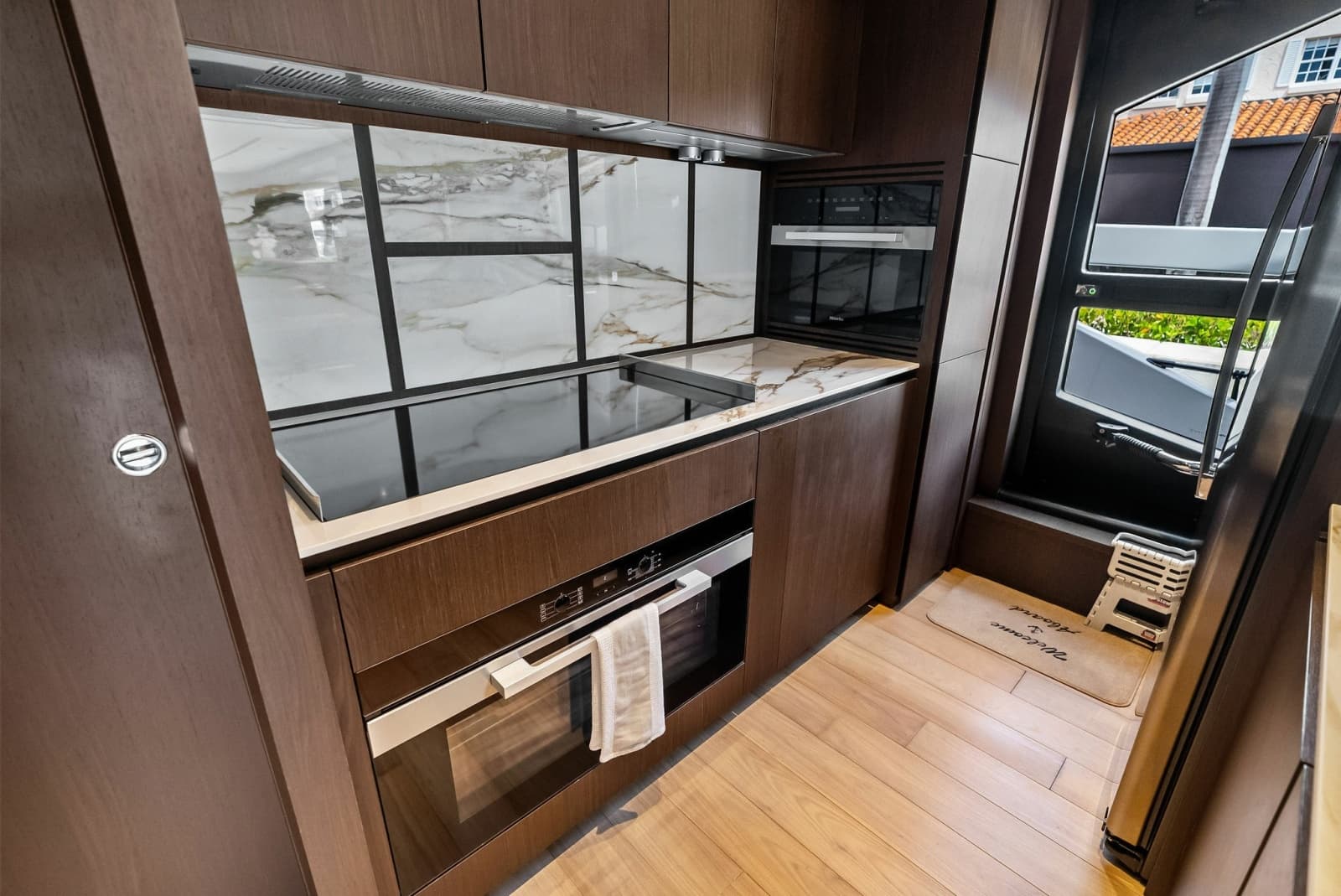 2023 Ferretti Yachts 860