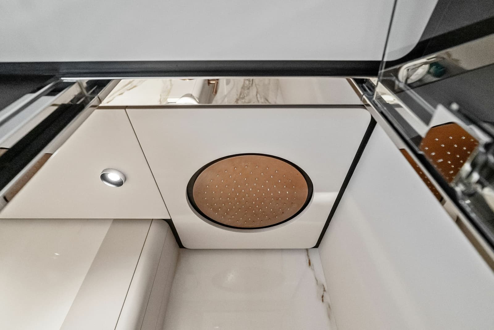 2023 Ferretti Yachts 860