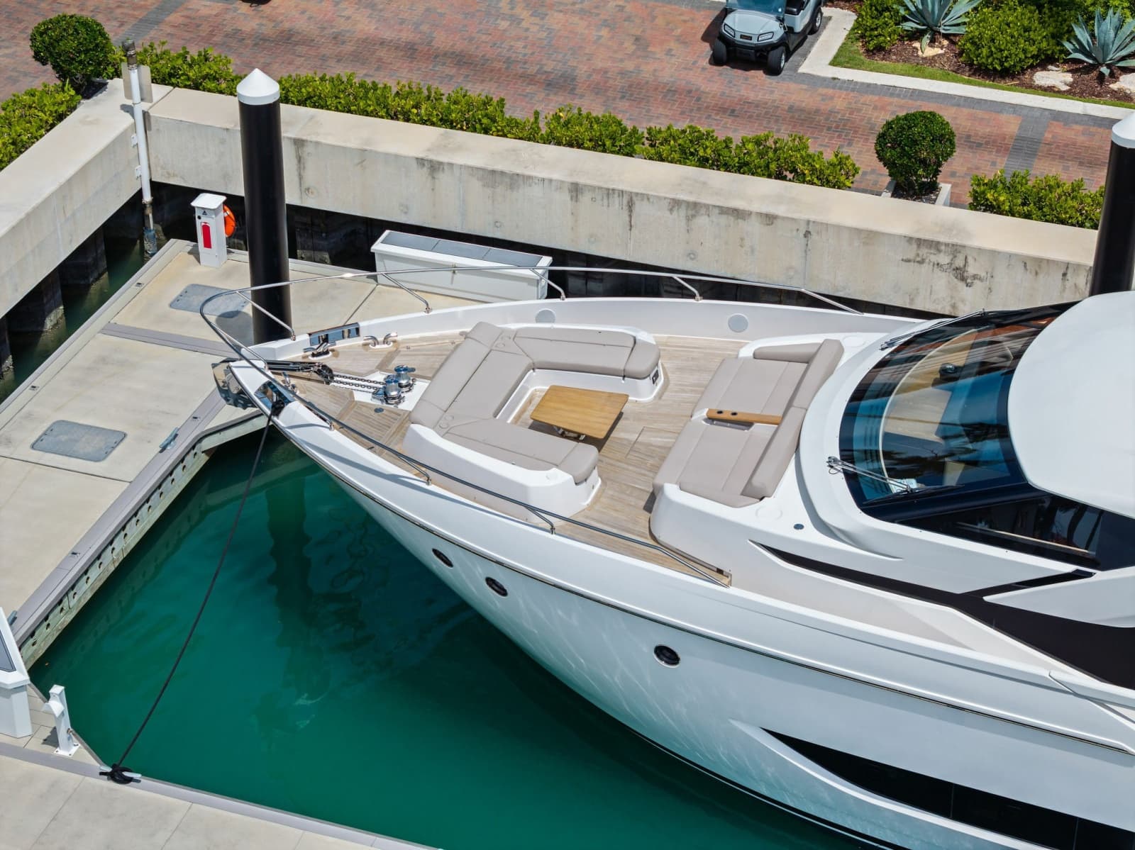 2023 Ferretti Yachts 860