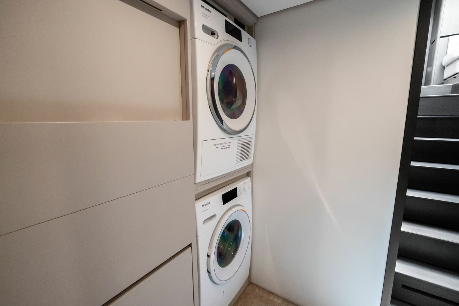 2023 Ferretti Yachts 860